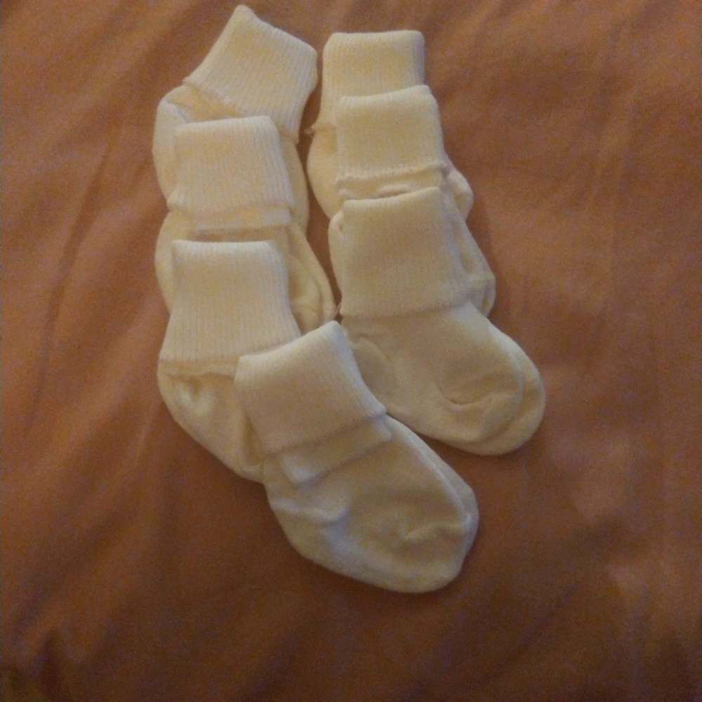 🌻5/$10  Infant White Socks